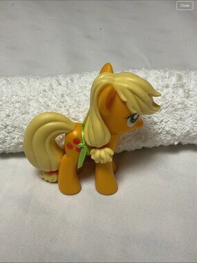 My Little Pony Applejack Figure - Yellow/Blonde